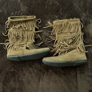 Minnetonka Brown Fringe Boots